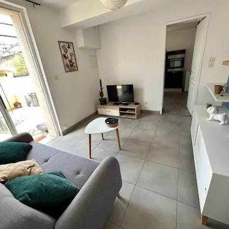 Cosy Situe Pres De Nimes *