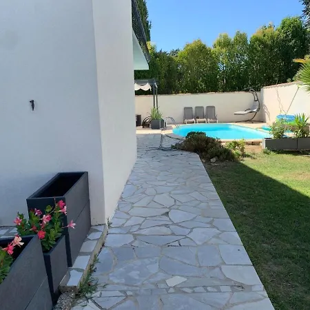 Cosy Situe Pres De Nimes Apartmán