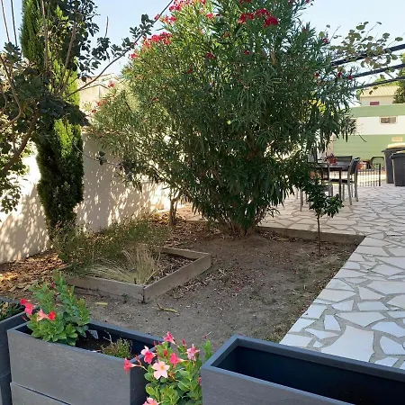Cosy Situe Pres De Nimes شقة